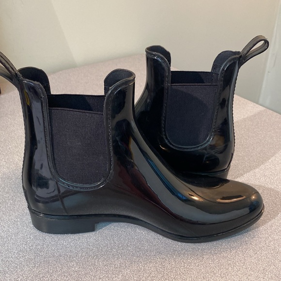 Kate & Mel - ankle rain boots. Size 8 - Picture 5 of 10